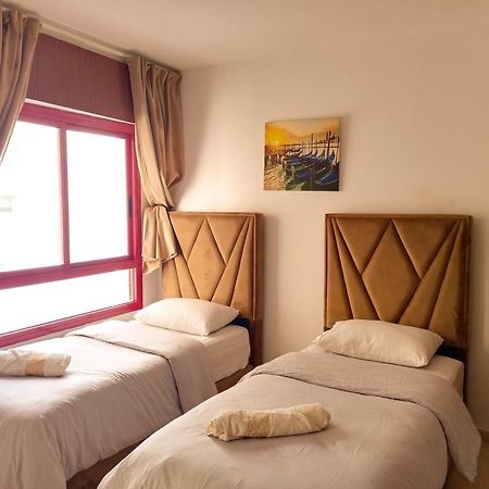 Amazing Appartement " Avec Climatisation " Au Centre Ville En Face Hilton & Gare Train De Tgv De Tanger 2N タンジェ エクステリア 写真