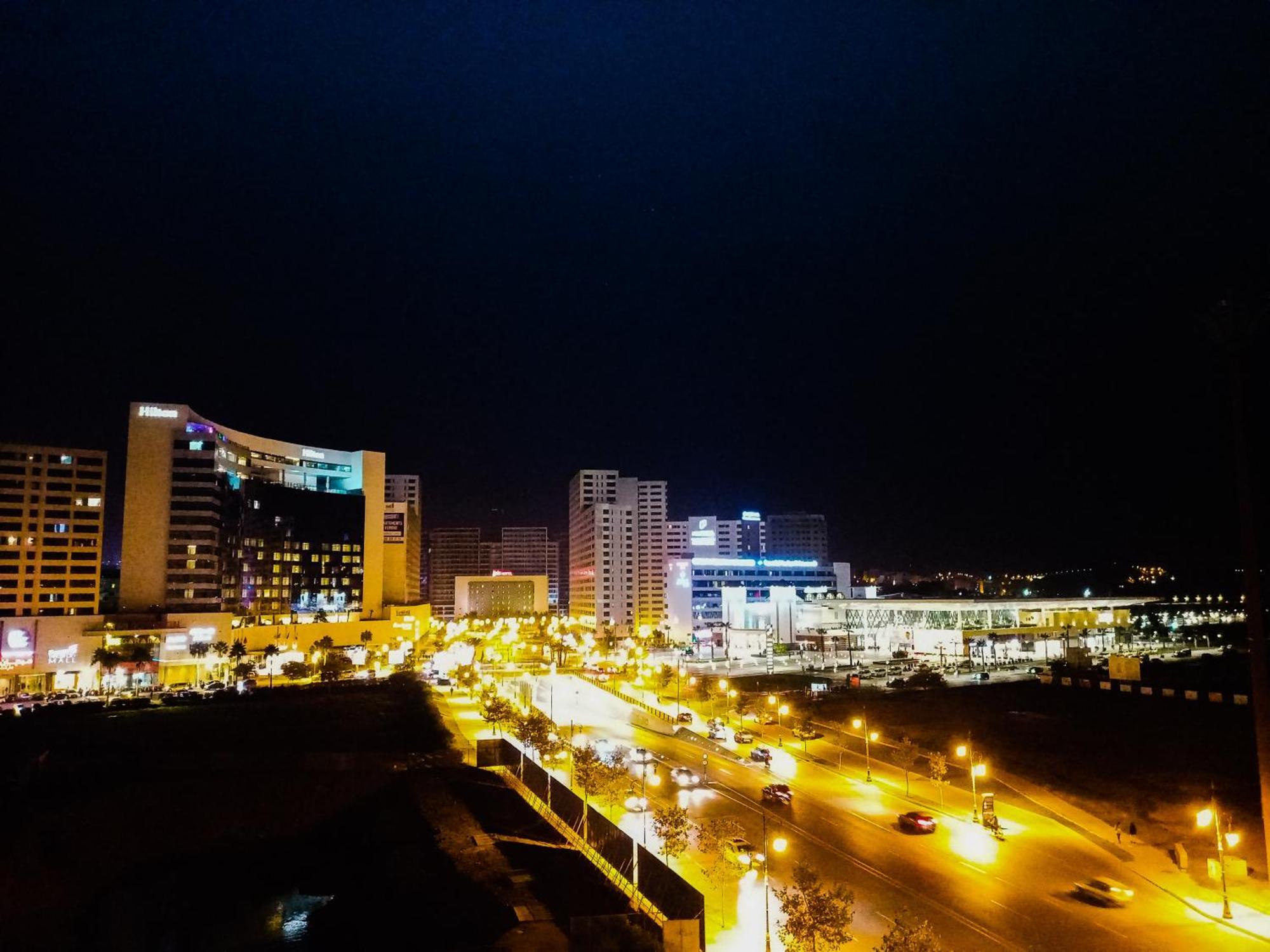 Amazing Appartement " Avec Climatisation " Au Centre Ville En Face Hilton & Gare Train De Tgv De Tanger 2N タンジェ エクステリア 写真