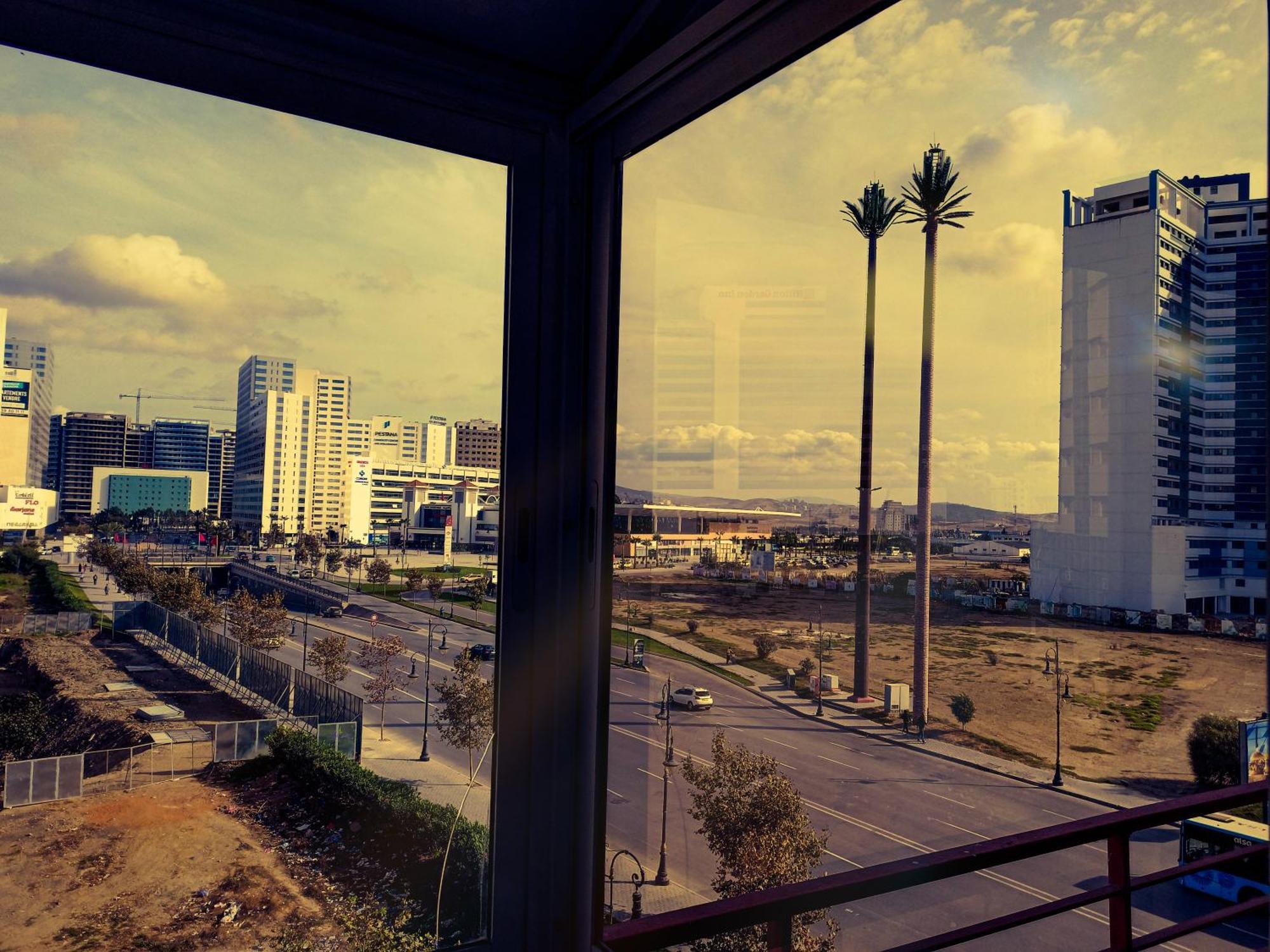 Amazing Appartement " Avec Climatisation " Au Centre Ville En Face Hilton & Gare Train De Tgv De Tanger 2N タンジェ エクステリア 写真