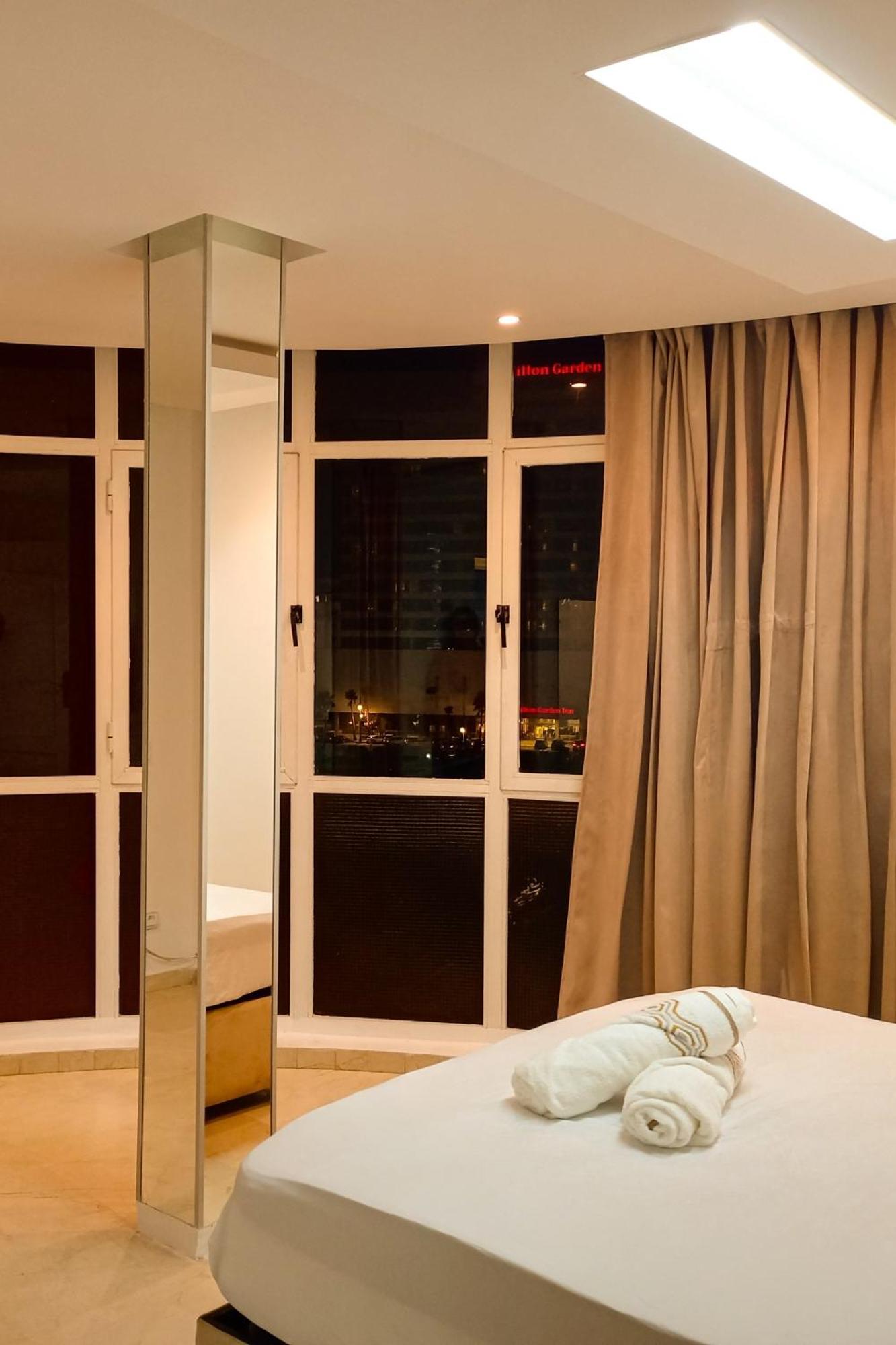 Amazing Appartement " Avec Climatisation " Au Centre Ville En Face Hilton & Gare Train De Tgv De Tanger 2N タンジェ エクステリア 写真