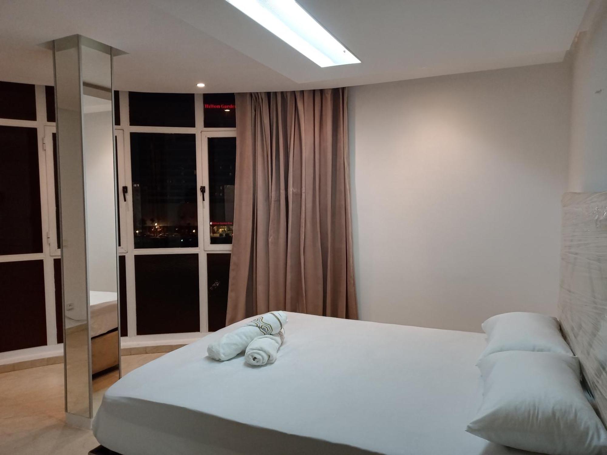 Amazing Appartement " Avec Climatisation " Au Centre Ville En Face Hilton & Gare Train De Tgv De Tanger 2N タンジェ エクステリア 写真